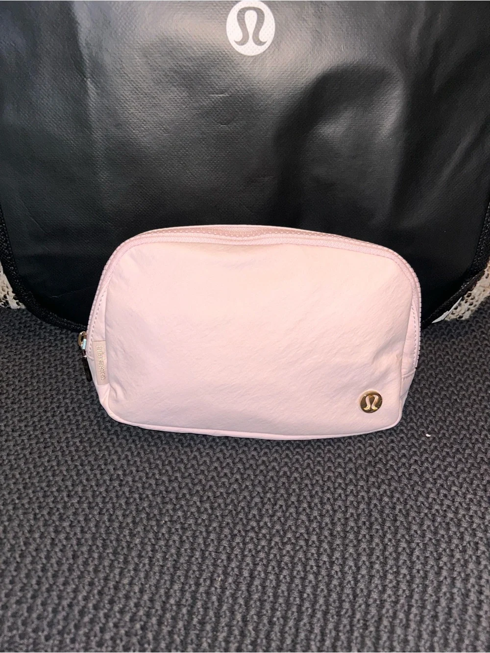 lululemon Women’s Everywhere Belt Bag 1L New with tag gold hardware BLLP